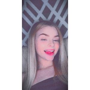 Meet your Posher, Kayla